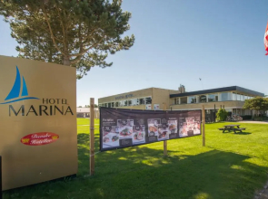Marina Hotel 