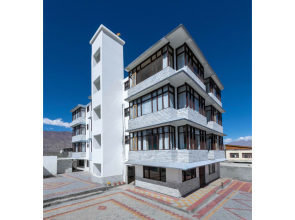 Dee Grand Marq Hotel