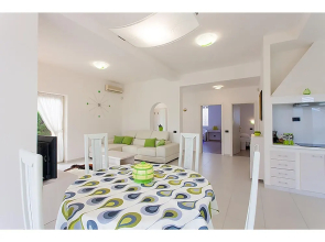 Apartment With Terrace And Pool In Medulin For 4 People Near The Sea