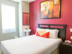 Broadway Hotel and Hostel