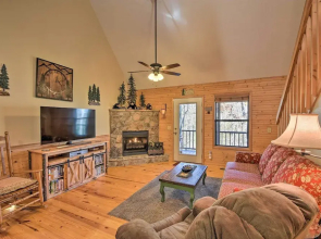 Family-friendly Cabin ~ 1 Mile to Hike & Swim!