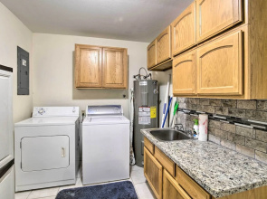 Updated Coos Bay Home ~ 2 Mi to Pacific Ocean