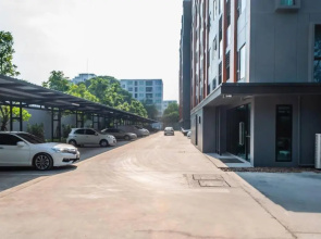 1BR Mountain/Pool View at Central festival mall.
