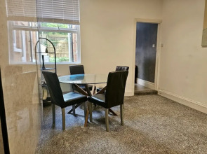 Housesleeps6-garden-freeparking-wifi-cityretreat