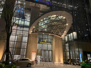 DongDong Skyview APT in Landmark81 Tower
