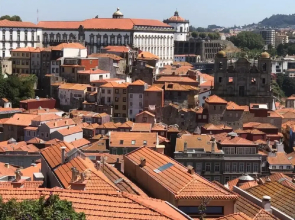 Downtown Clerigos With River View by Vacationy