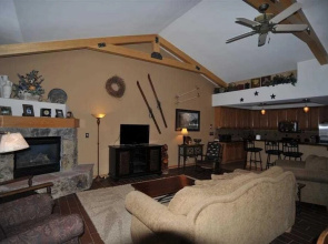 531 Settlers Drive (Private Home with Hot Tub)