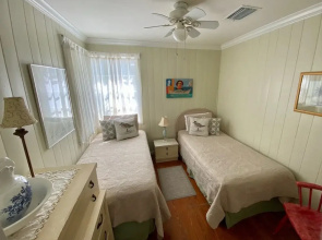 110 31st St 2 Bedroom Cottage by RedAwning