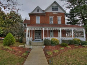 Victorian House Bed & Breakfast