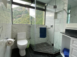 Torres de Atitlan 4 Bdrm-3 Bthrm Full Floor - for 10 people