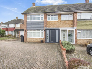 3 Bed House - Sleeps 5 - Garden - Parking