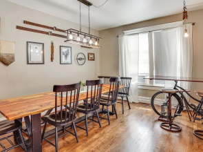 Charming Paris House ~ 1 1/2 Mi to Canyon!