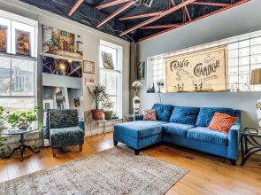 Walk to Corpus Christi Bay: Loft w/ Shaded Parking