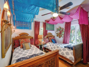 Bohemian Wonderland: Benicia Bungalow w/ Pergola!