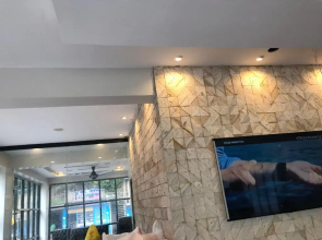La Orilla Hotel & Restaurant
