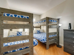 Lakefront Glendale Home W/ Private Pool & Dock