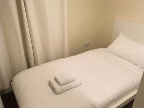 3 Bedroom House With Free Parking
