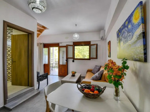 Sea View Village - Studios & Apartments