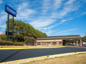 Travelodge by Wyndham Macon West