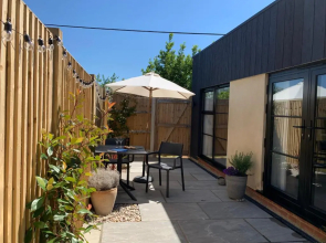 The Burrow at Tankerton (Adults Only)