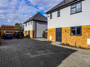4-Bed 3-Bath Haven Perfect for 8 Guests