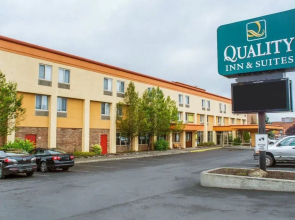 Quality Inn & Suites Riverfront Oswego