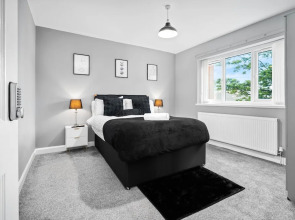 Hotel Comforts & Home Conveniences -sleeps 8