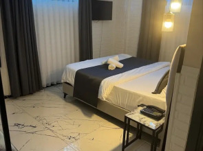 D Twins Airport Hotel