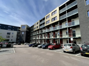 Modern 1 Bedroom Apartment With Parking