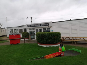 Pets Stay Free 8 Berth lux van Heacham Beach