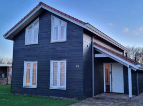 The Black House - Luxurious Holiday Villa Zeewolde