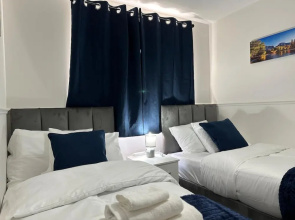 House Sleeps 7 - Contractors, Free Parking
