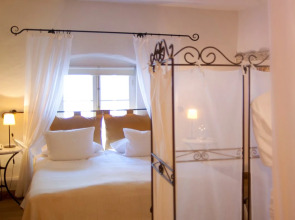 The Three Sisters Hotel