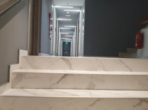 Iris Hotel