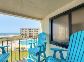 'the Lookout' Indian Beach Condo w/ Pool & Ocean