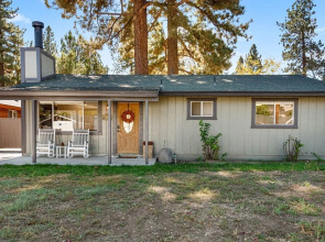 Pine Mountain Lodge - Cute And Cozy With Hot Tub And Fenced Yard! 2 Bedroom Cabin