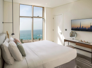 Th8 Palm Dubai Beach Resort, Vignette Collection, by IHG