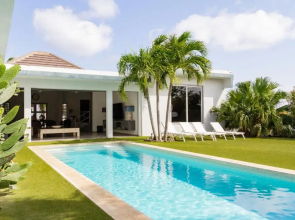 Villa Nostalgia - Stylish designed 4 Bedroom modern villa