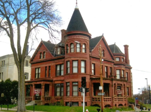 Redstone Inn And Suites