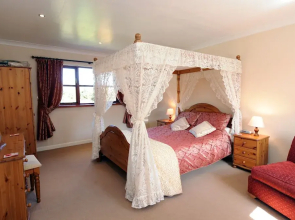 Cosy 1-bed Cottage w/ Hot Tub