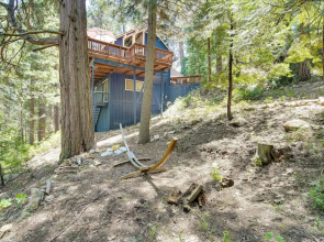 Twin Peaks Cabin < 4 Mi to Lake Arrowhead!