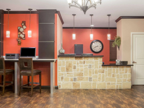 Super 8 by Wyndham Mansfield LA