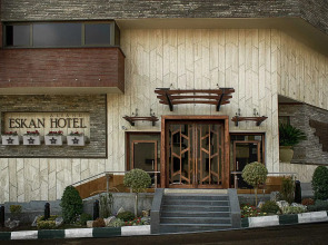Eskan Alvand Hotel