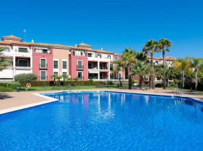 Golfside Comfort With Terrace & Pool
