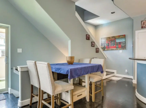 Houston Retreat With Fireplace & Balcony!