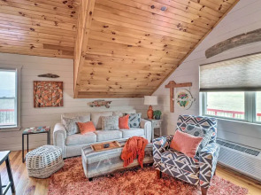 Cheery Pet-friendly Studio w/ Shared Fire Pit