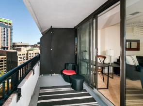 2BR Premium Suite With Parking, Gym & Pool by ENVITAE