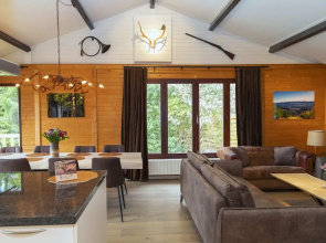Cosy Chalet in Odeigne with Hot Tub