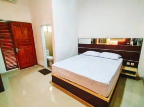 RedDoorz @ Artomoro Guest House