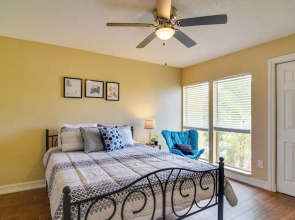 Sarasota Escape ~ 4 Mi to Siesta Key Beach!